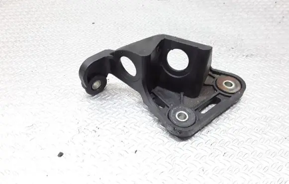 Volkswagen PASSAT B6 Gear shift cable bracket 1K0711789J