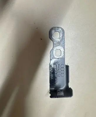 Audi A5 Fender mounting bracket 8W6821433 032003S