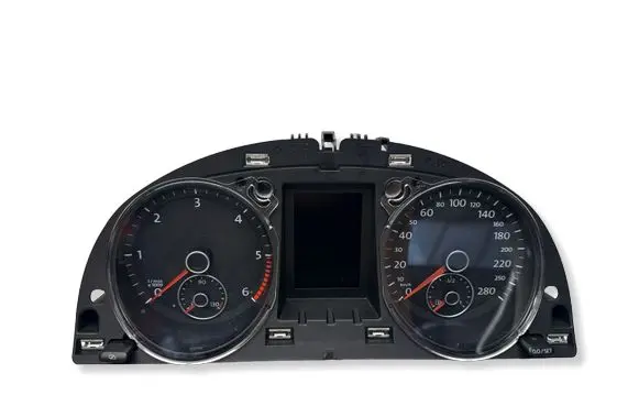 Volkswagen PASSAT CC Speedometer (instrument cluster) 3C8920870L