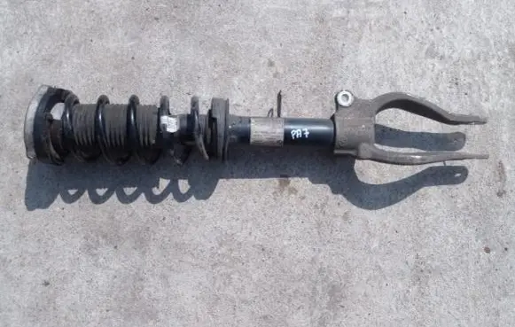 BMW 5 G30 G31 Front shock absorber/damper 6875921