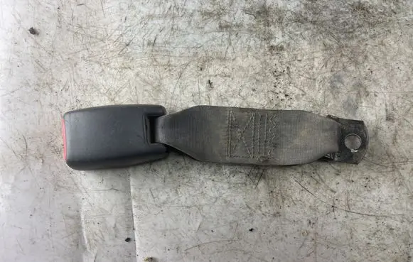 Mitsubishi Pajero Sport I Rear seatbelt buckle