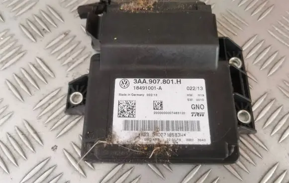 Volkswagen PASSAT B7 Hand brake control module 3AA907801H