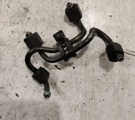 BMW 5 E60 E61 Fuel injector supply line/pipe 