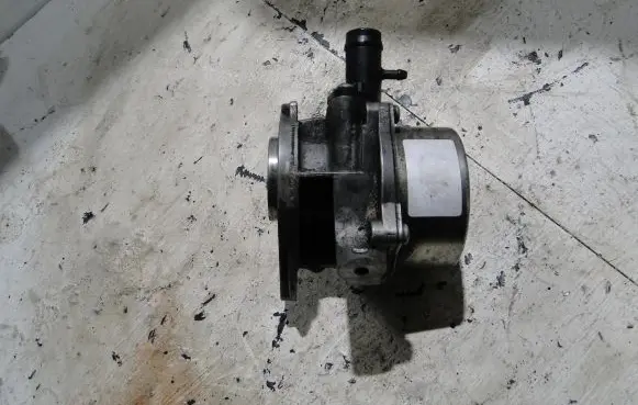 Renault Laguna III Vacuum pump 8201005306B