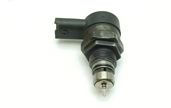 Mercedes-Benz E W211 Fuel pressure regulator A6110780449 0281002494