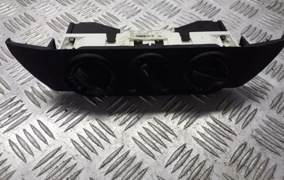 Volkswagen Polo IV 9N3 Interior fan control switch 6Q0820045H