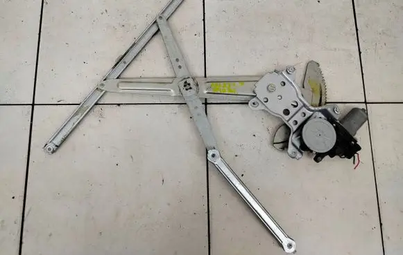 Suzuki Splash Front door window regulator with motor 