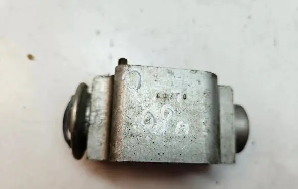 Audi Q7 4L Air conditioning (A/C) expansion valve 7L0820679B