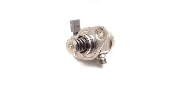 Audi A1 Fuel injection high pressure pump 04E127025D