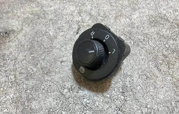 Skoda Octavia Mk3 (5E) Wing mirror switch 5E0959565B TSZB12513