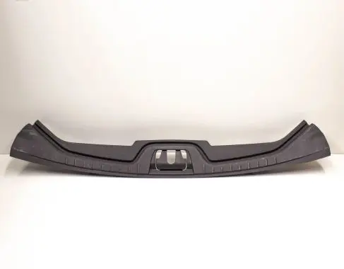 Trunk/boot sill cover protection