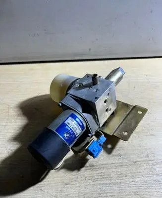 BMW 7 E65 E66 Tailgate hydraulic pump motor 7015009 142146