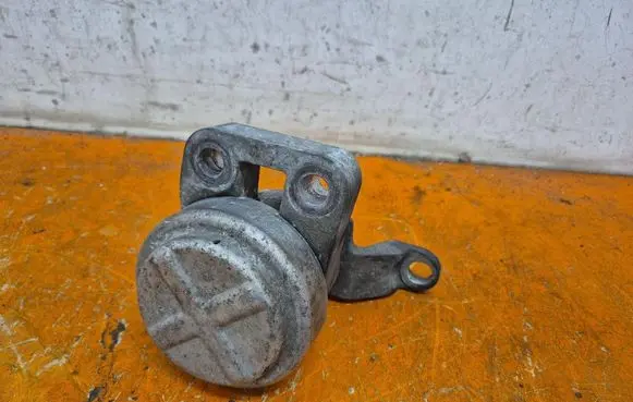 Ford Mondeo MK IV Engine mount vacuum valve 