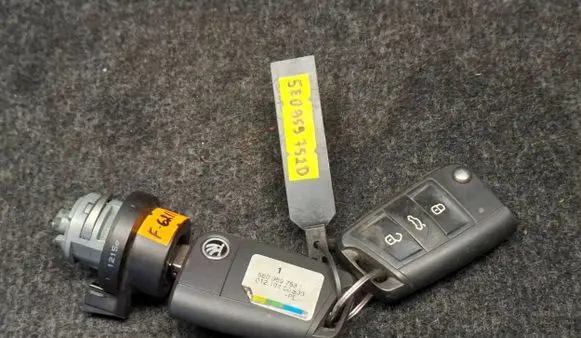 Skoda Octavia Mk3 (5E) Ignition key/card 5E0959752D 5E0959753D