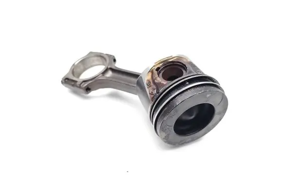 Nissan Qashqai Piston with connecting rod M9R