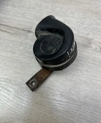 Infiniti FX Horn signal E9004035