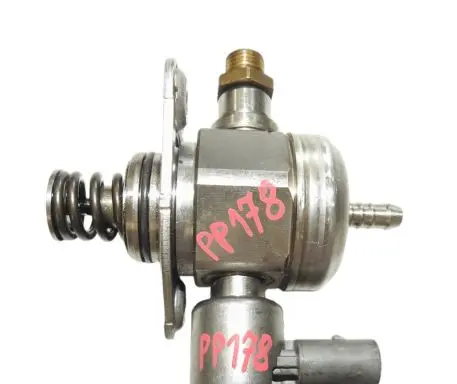 Audi A4 S4 B8 8K Fuel injection high pressure pump 06H127025M