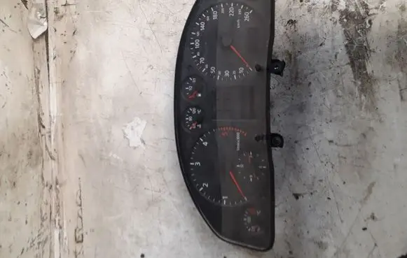 Audi A6 S6 C5 4B Speedometer (instrument cluster)