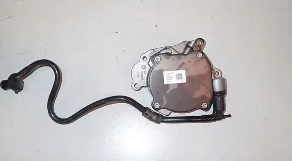 Volkswagen Tiguan Vacuum pump 03L145207