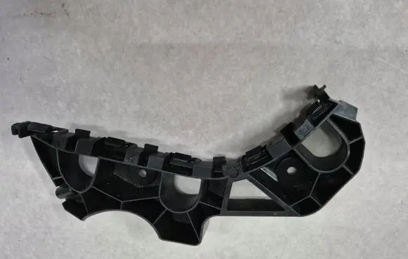 Volkswagen PASSAT CC Front bumper mounting bracket 3C8807184C