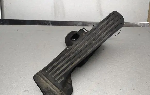 Volkswagen Jetta V Accelerator throttle pedal 1K2721503M