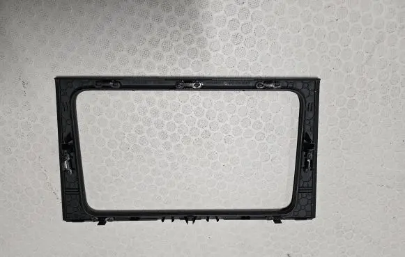 Volkswagen Golf VI Radio/GPS head unit trim 5K0858063