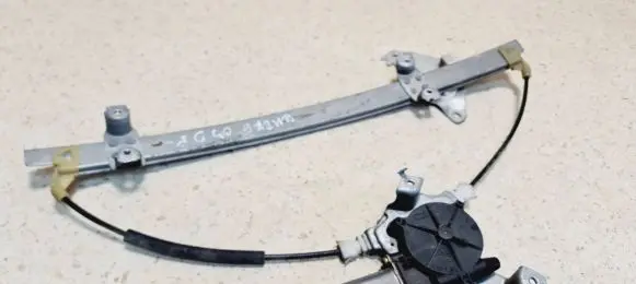 Nissan Almera N16 Front door window regulator with motor 400600T7 114726
