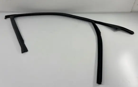 Mercedes-Benz ML W166 Rubber seal front door window/glass 
