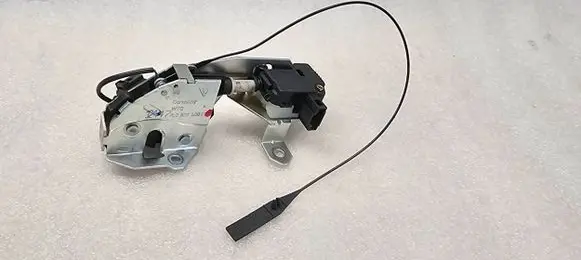 Volkswagen Touareg I Tailgate window lock/catch/latch 7L0827506E