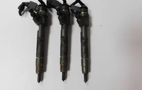 Mercedes-Benz A W169 Fuel injector 0445110167