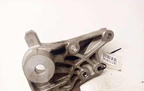 Peugeot 407 Engine mount bracket 96451611