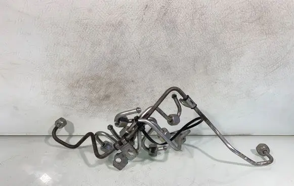 Nissan Qashqai Fuel injector supply line/pipe 734023a 071030