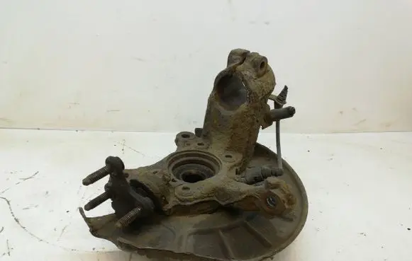 Volkswagen Golf V Rear wheel hub