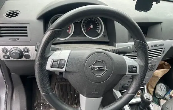 Opel Astra H Steering wheel 