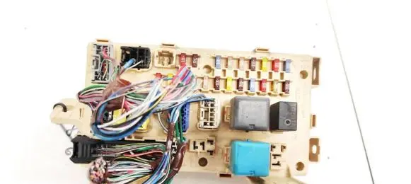 Toyota Avensis T250 Fuse box set 82641CA010F 82641-CA010-F