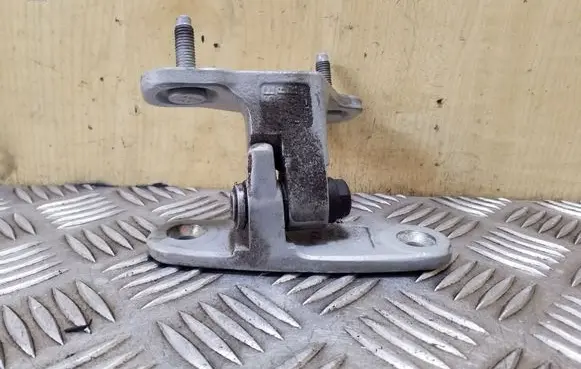Mercedes-Benz E W212 Front door upper hinge