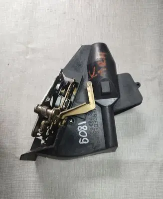 Mercedes-Benz C W202 Rear door lock 2027330308