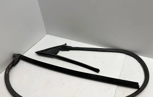 Audi A4 S4 B6 8E 8H Rubber seal front coupe door 8H0837912C