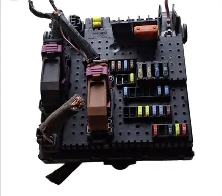 Volvo V70 Fuse module 28017881 30728512