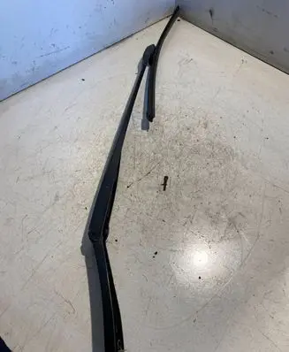 BMW 5 F10 F11 Front wiper blade arm