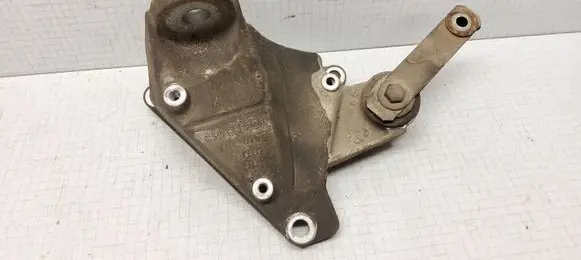 Volkswagen PASSAT B5.5 Engine mounting bracket 8D0399114S