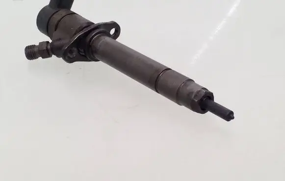 Volvo S60 Fuel injector 8658352