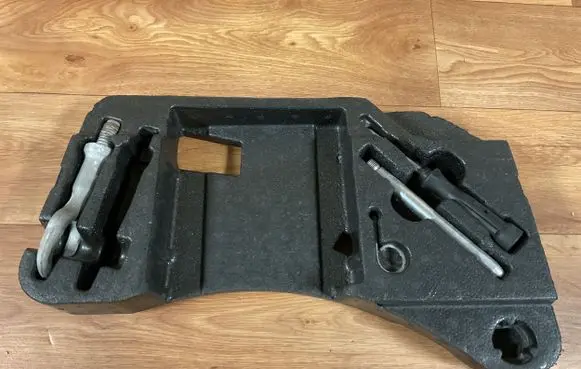Volkswagen Touareg II Tool box 7P0012112