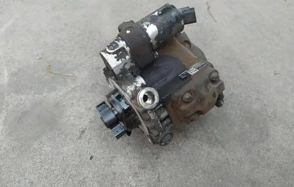 Ford Mondeo MK IV Fuel injection high pressure pump 9685705080