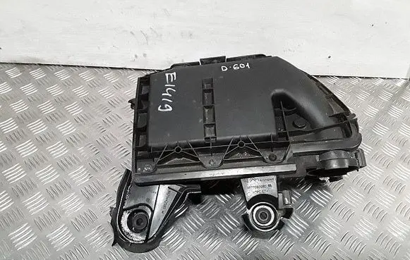 Citroen DS4 Air filter box 9673061080