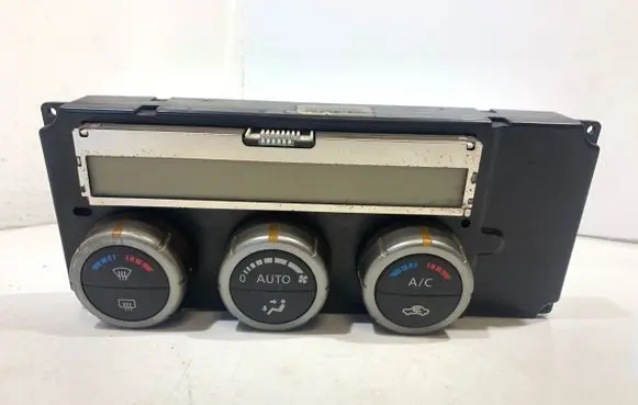 Nissan Navara Climate control unit 27500EB510 04102006 1022529