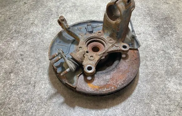 Front wheel hub