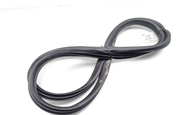Ford Puma Rear door rubber seal (on body) 