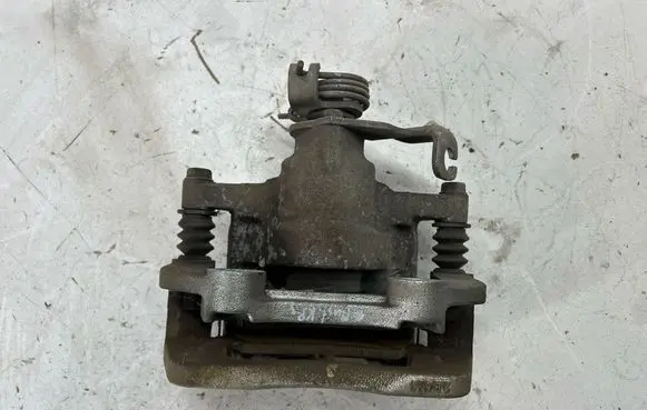 Ford Mustang VI Rear brake caliper FR3C2K328 FR3C2K328FH
