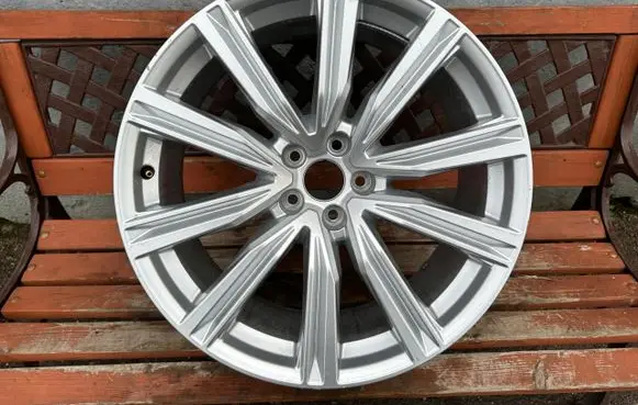 Audi Q8 R20 alloy rim 